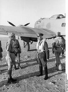 El Führer entrega las Hojas de Roble a Hermann Joppien y Joachim Münchenberg - 20/05/1941.