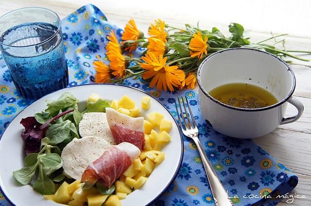 Ensalada de mango,mozzarella y jamon serrano Ensalada de mango,mozzarella y jamon serrano