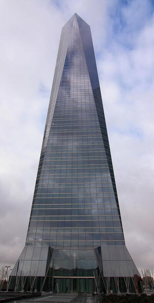 torredecristal A-cero presenta un céntrico gimnasio en la Torre de Cristal, Madrid