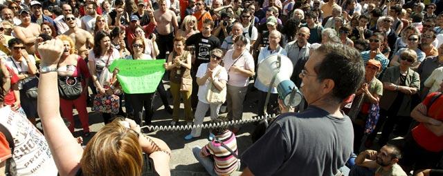 Contestando a mi amigo Fernando Mora, que, en su comentario a mi post “Movimiento 15 M, democracia real ya, contestando a 3 anónimos, Fernando Mora, alienado y a mi viejo y entrañable camarada”, del día de ayer dijo: Contestando a mi amigo Fernando Mora, que, en su comentario a mi post “Movimiento 15 M, democracia real ya, contestando a 3 anónimos, Fernando Mora, alienado y a mi viejo y entrañable camarada”, del día de ayer dijo: