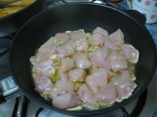 Daditos de pollo en salsa suave de curry Daditos de pollo en salsa suave de curry