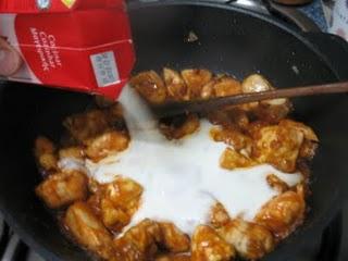 Daditos de pollo en salsa suave de curry Daditos de pollo en salsa suave de curry