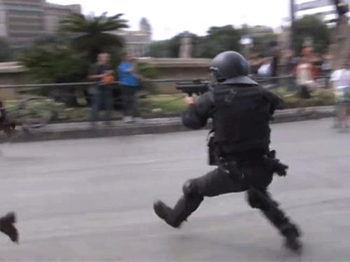 eltrol:
“Good mornign indignados de Barcelona” (Felip Puig)
Si... eltrol:
“Good mornign indignados de Barcelona” (Felip Puig)
Si...