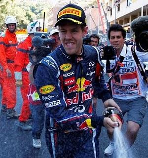 Vettel continúa intratable en Mónaco aunque se salva del acoso de Alonso y Button por la salida del   coche de seguridad