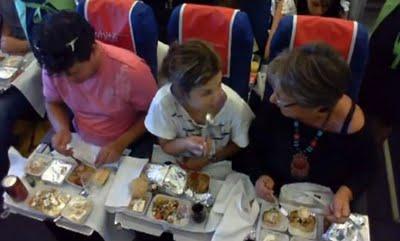 Primera clase para todos, original acción de Lidl en un vuelo low-cost Primera clase para todos, original acción de Lidl en un vuelo low-cost