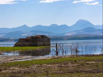 La Pérdida de un Reino creó una cultura, una lucha, un carácter, y el destino de un pueblo. La Pérdida de un Reino creó una cultura, una lucha, un carácter, y el destino de un pueblo.