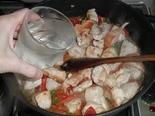 Estofado de pavo con pimientos del piquillo Estofado de pavo con pimientos del piquillo