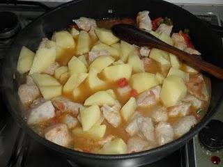 Estofado de pavo con pimientos del piquillo Estofado de pavo con pimientos del piquillo