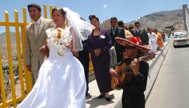 Recién casados Puentes Trillizos de La Paz