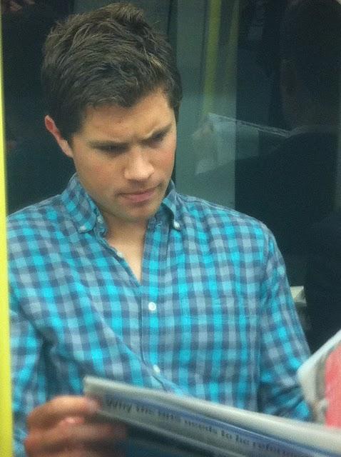 TubeCrush.net: modelos (sin quererlo) en el vagón TubeCrush.net: modelos (sin quererlo) en el vagón