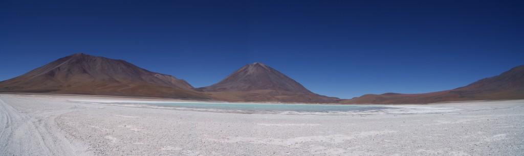 Volcan Licancabur y Laguna Verde