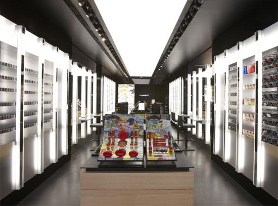 interior de la tienda de MAC en Bilbao interior de la tienda de MAC en Bilbao