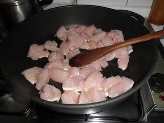 Pechugitas de pollo en salsa de pimientos del piquillo