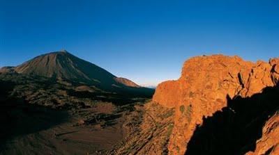 La sombra del Teide se alinea con la Luna eclipsada La sombra del Teide se alinea con la Luna eclipsada