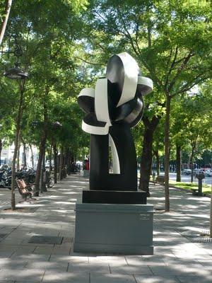 Nuevos discos de The Kooks y Kasabian y un paseo por las esculturas de Sophia Vari en la Castellana Nuevos discos de The Kooks y Kasabian y un paseo por las esculturas de Sophia Vari en la Castellana