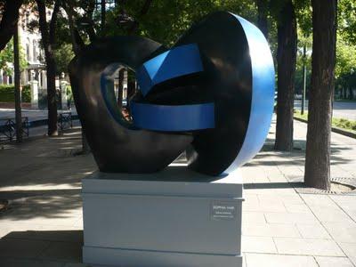 Nuevos discos de The Kooks y Kasabian y un paseo por las esculturas de Sophia Vari en la Castellana Nuevos discos de The Kooks y Kasabian y un paseo por las esculturas de Sophia Vari en la Castellana