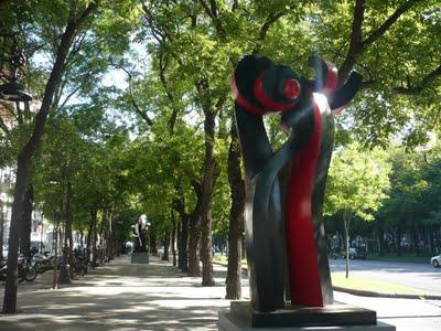 Nuevos discos de The Kooks y Kasabian y un paseo por las esculturas de Sophia Vari en la Castellana Nuevos discos de The Kooks y Kasabian y un paseo por las esculturas de Sophia Vari en la Castellana