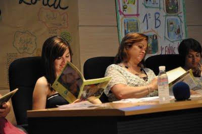 La escritora Ana Pomares en la entrega de premios del XVI Concurso Literario Grupo Leo 2011 en el Club Información de Alicante