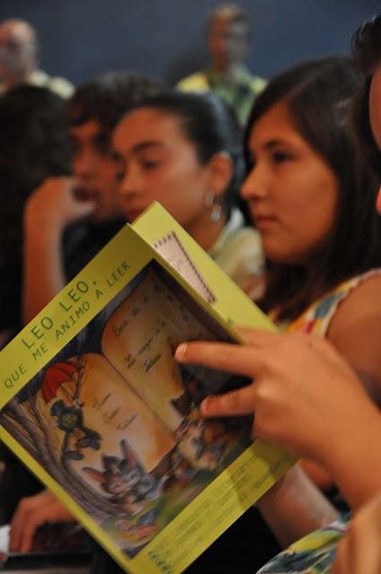 La escritora Ana Pomares en la entrega de premios del XVI Concurso Literario Grupo Leo 2011 en el Club Información de Alicante