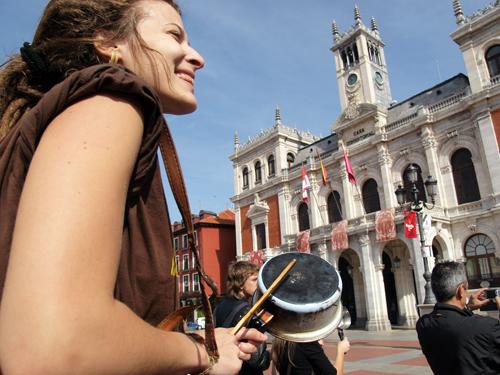 Cientos de personas se manifiestan con una cacerolada en Valladolid Cientos de personas se manifiestan con una cacerolada en Valladolid