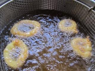 CALAMARES A LA ROMANA CALAMARES A LA ROMANA