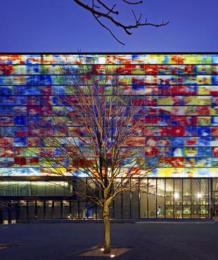 Medios de colores Catedral - Instituto Holandés de Imagen y Sonido en Hilversum