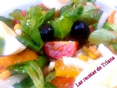 Ensalada de canónigos y pimientos asados en su jugo Ensalada de canónigos y pimientos asados en su jugo