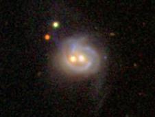 Descubierto un doble agujero negro supermasivo en una galaxia cercana