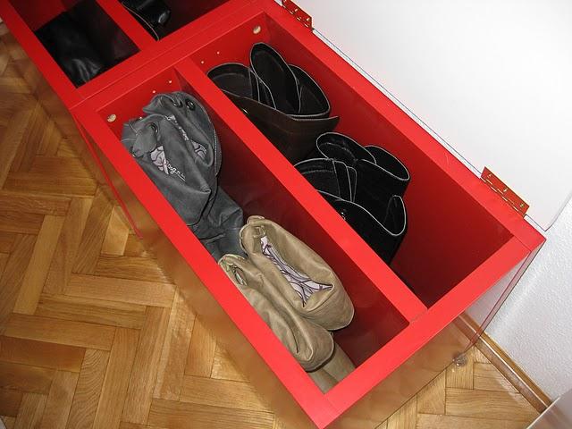 Ikea hack: mesilla convertida en un zapatero para botas