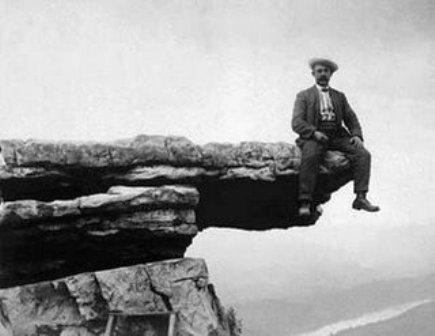 Y frente al Abismo... una carcajada Y frente al Abismo... una carcajada