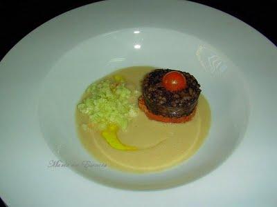 Morcilla Rios sobre salmorejo de pepino al aroma de vinagre de módena de mandarina Morcilla Rios sobre salmorejo de pepino al aroma de vinagre de módena de mandarina