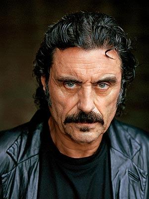 Ian McShane se convierte en enano