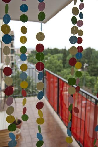 La guirnalda de papel de la terraza de Mayka La guirnalda de papel de la terraza de Mayka