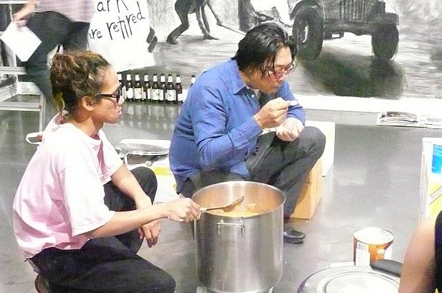 Rirkrit Tiravanija: exquisitamente indefinible Rirkrit Tiravanija: exquisitamente indefinible