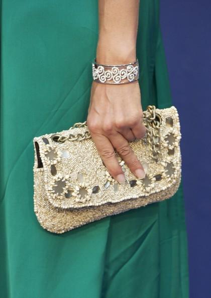 PREMIOS 'YO DONA' 2011 Anne Igartiburu (purse and jewelry detail) attends