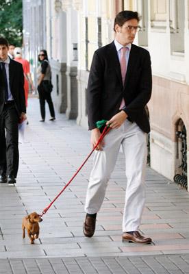 ¿Qué me pongo para pasear a mi perro? Mira a Luis Medina ¿Qué me pongo para pasear a mi perro? Mira a Luis Medina