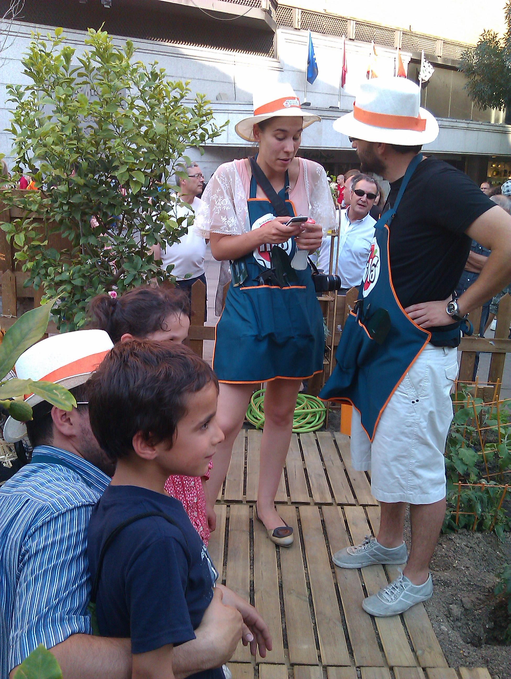 IMAG0346 lahabitacionverde practica huerting con trina