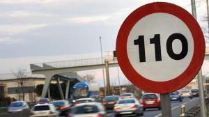 señal trafico Acelera, desacelera