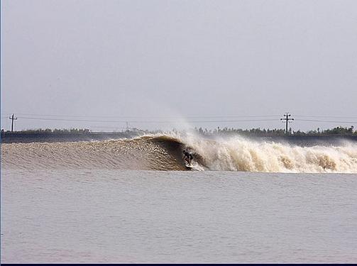 surflines Seven Ghosts – La Aventura Completa del Team Rip Curl