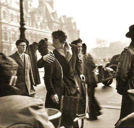 El Beso LO QUE LA FOTO ESCONDE….