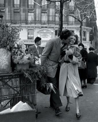 robert doisneau LO QUE LA FOTO ESCONDE….