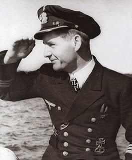 El Führer condecora a los ases de U-Boot Heinrich Liebe, Herbert Schultze y Engelbert Endrass - 30/06/1941.