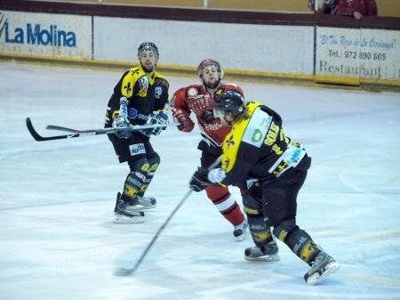 Hoquei gel: Les espases en alt per a Puigcerdà i Jaca en el tercer i quart partit del play off