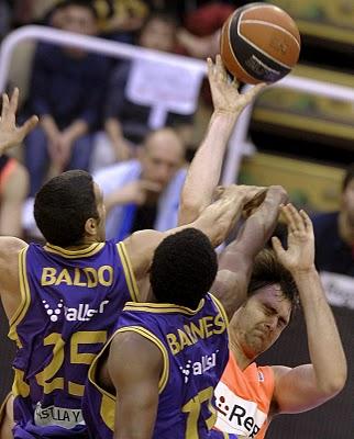 Morris completa en Valladolid el ciclo de triunfos fuera de casa Morris completa en Valladolid el ciclo de triunfos fuera de casa