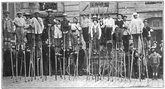 carrera zancos La carrera de zancos más loca de la historia