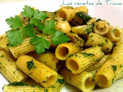 Macarrones integrales con espinacas y calabacin Macarrones integrales con espinacas y calabacin