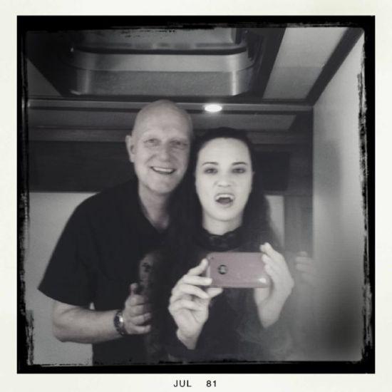 AAd-3 Asia Argento enseña los dientes