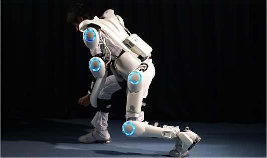 hal-permite-hombre-paralizado.visitar-francia-4 Hal el Robo-traje Japones permite a un hombre paralizado visitar Francia