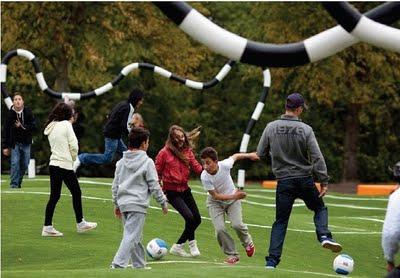 Un campo de fútbol ondulado Un campo de fútbol ondulado