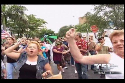 La caravana en contra de las restricciones de viaje a Cuba paseó su protesta La caravana en contra de las restricciones de viaje a Cuba paseó su protesta